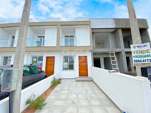 Casa com 90m², 2 dormitórios, 2 suítes, 1 vaga no bairro Lagos De Nova Ipanema em Porto Alegre para Comprar