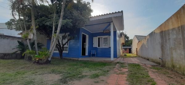 Casa com 120m², 2 dormitórios, 1 suíte, 6 vagas no bairro Vila Nova em Porto Alegre para Comprar