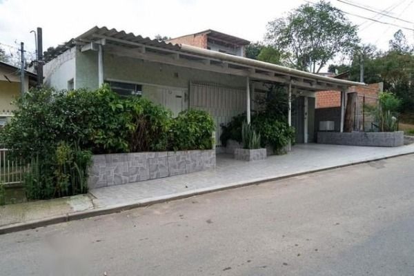 Casa com 300m², 3 dormitórios, 3 suítes, 2 vagas no bairro Vila Nova em Porto Alegre para Comprar