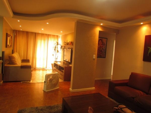 Apartamento com 156m², 3 dormitórios, 1 suíte, 1 vaga no bairro Jardim Lindóia em Porto Alegre para Comprar