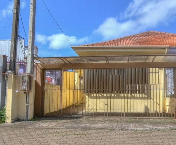 Casa com 110m², 3 dormitórios, 2 vagas no bairro Ipanema em Porto Alegre para Comprar