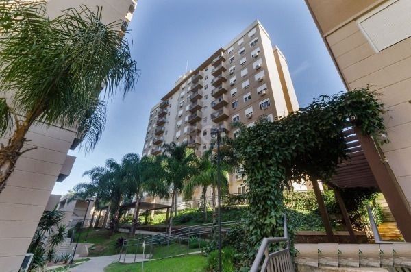 Apartamento com 67m², 3 dormitórios, 1 suíte, 1 vaga no bairro Tristeza em Porto Alegre para Comprar