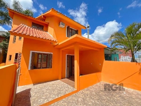 Casa para Venda - 144m², 2 dormitórios, 2 vagas - Lomba do Pinheiro