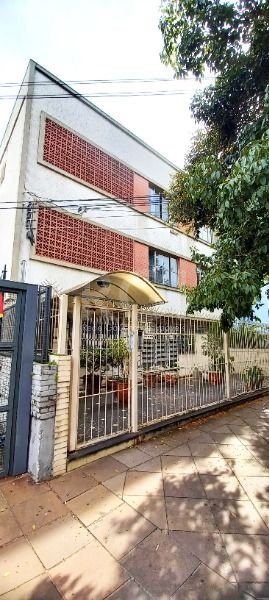 Apartamento com 91m², 3 dormitórios, 1 suíte, 1 vaga no bairro Menino Deus em Porto Alegre para Comprar