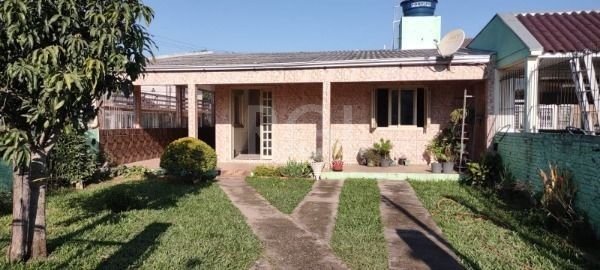 Casa com 100m², 2 dormitórios, 5 vagas no bairro Ponta Grossa em Porto Alegre para Comprar