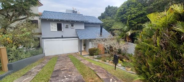 Casa com 206m², 3 dormitórios, 1 suíte, 4 vagas no bairro Ipanema em Porto Alegre para Comprar