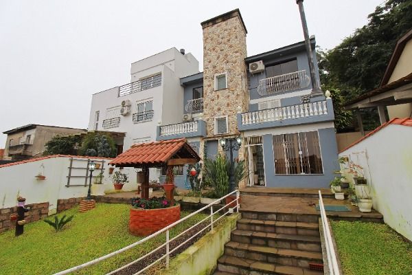 Casa com 300m², 3 dormitórios, 1 suíte, 2 vagas no bairro Ipanema em Porto Alegre para Comprar