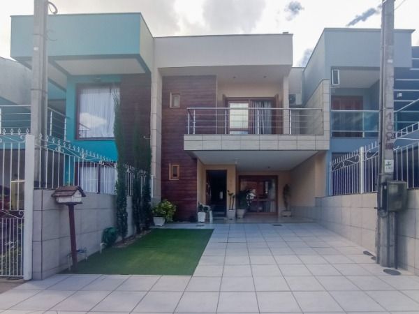 Casa com 150m², 3 dormitórios, 1 suíte, 2 vagas no bairro Lagos De Nova Ipanema em Porto Alegre para Comprar