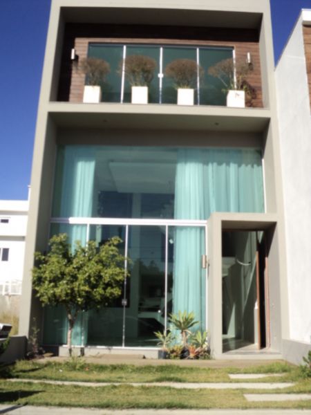 Casa com 160m², 3 dormitórios, 1 suíte, 2 vagas no bairro Lagos De Nova Ipanema em Porto Alegre para Comprar